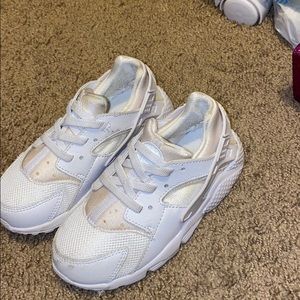 Kids Nike Huarache size 10